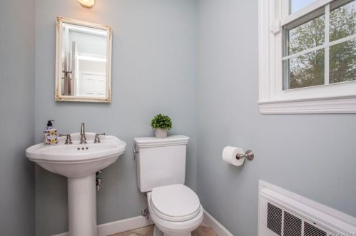 108 Orchard Rd, Briarcliff NY exterior