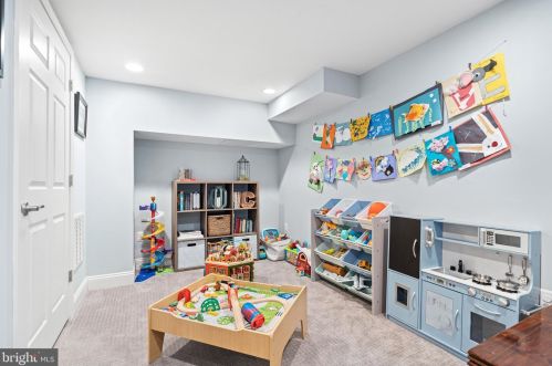 8511 Cherry Valley Ln, Alexandria VA  22309-2121 exterior