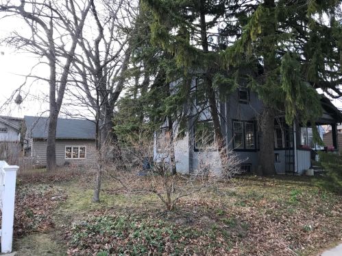 3711 Downer Ave, Milwaukee, WI 53211-2636