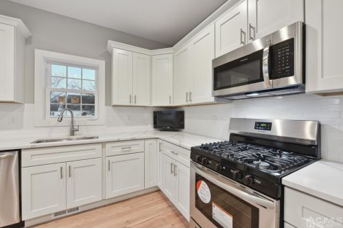 13 Albany St, Edison NJ  08837-3223 exterior