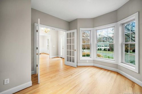 10 Azalea Ln, Ellington CT  06029-3063 exterior