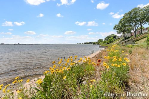 1661 Ruddiman Dr, Meskegon MI 49445-3041 exterior