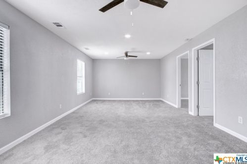 718 Grosvenor St, San Antonio TX 78221-1408 exterior