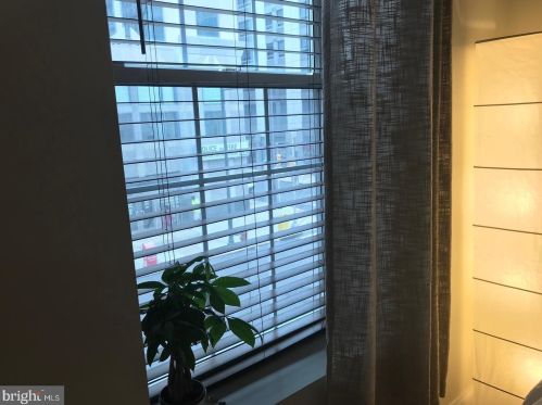 906 Arch St, Philadelphia PA  19107-3102 exterior