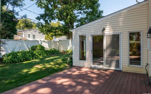 11 Munson Ct, Huntington Station NY 11747-1632 exterior