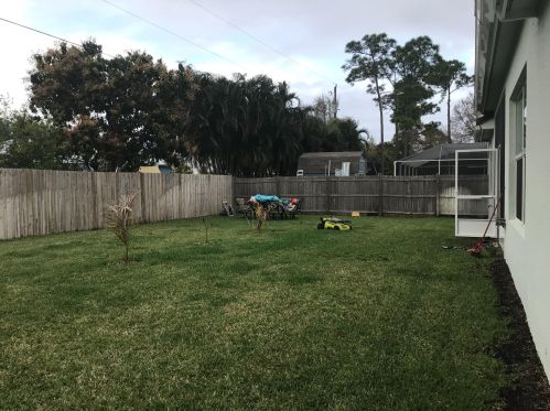 898 Curtis St, Fort Pierce FL 34983-1935 exterior