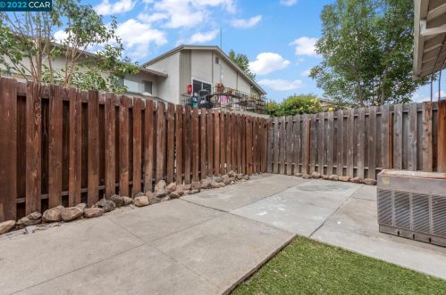 1070 Mohr Ln, Concord CA  94518-3761 exterior
