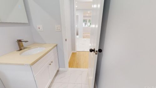 59 20 St, Huntington Station NY 11746-3202 exterior