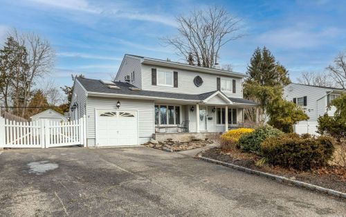 44 Bethany Dr, Commack NY  11725-1628 exterior