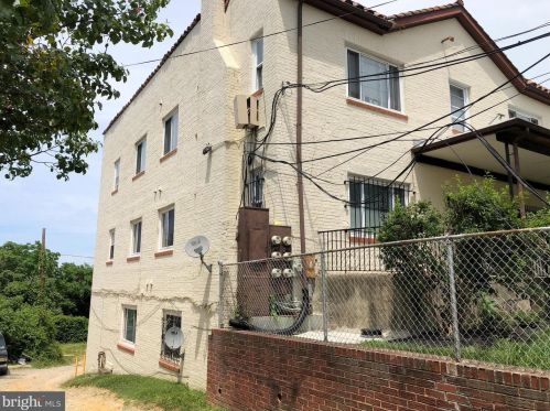 2830 R St, Washington DC  20007-2918 exterior