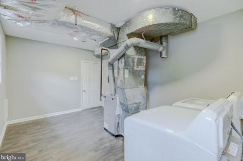 8901 Linton Ln, Alexandria VA 22308-2438 exterior