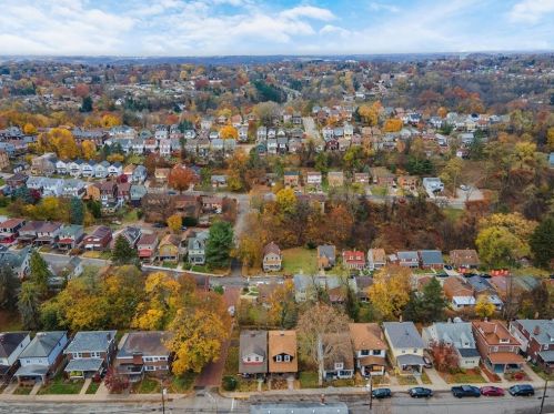 2744 Connecticut Ave, Pittsburgh PA  15216-1933 exterior