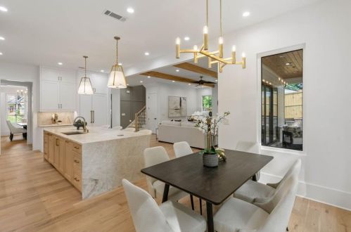 3918 Flowerland Dr, Atlanta GA  30319-1806 exterior