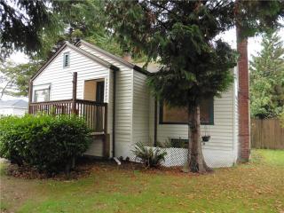 11243 Occidental Ave, Seattle WA  98148-2051 exterior