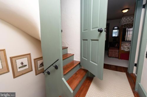 302 2nd St, Philadelphia PA 19148-1945 exterior