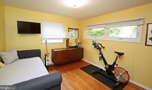 56 Roxboro Rd, Trenton NJ  08648-3925 exterior