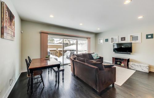 3131 Spaulding Ave, Chicago IL 60618-6804 exterior