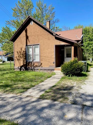 1651 Smith St, Meskegon, MI 49442-5621