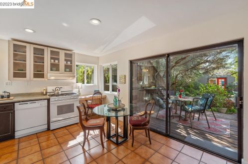 2122 Sacramento St, Berkeley CA 94702-1905 exterior