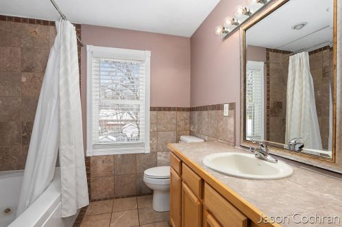 907 Wealthy St, Grand Rapids MI 49506-1515 exterior