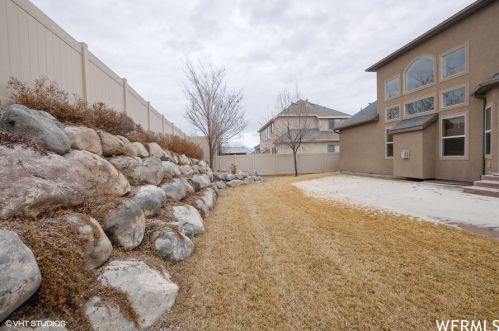 6352 Fish Lk Dr, Taylorsville UT 84081-5579 exterior