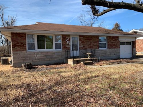 329 Royce Dr, Saint Louis, MO 63135-3032