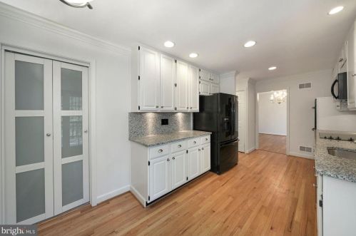 10618 Great Arbor Dr, Rockville MD 20854-4220 exterior