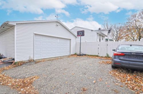 214 Lawrence St, Mishawaka IN 46545-6123 exterior