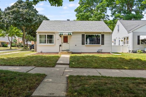 2747 82nd St, Milwaukee, WI 53222-4856