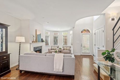 1250 Oakdale Ave, Chicago IL  60657-4222 exterior