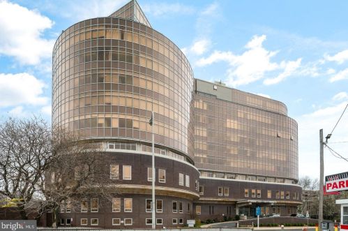 201 8th St, Philadelphia PA  19106-3519 exterior