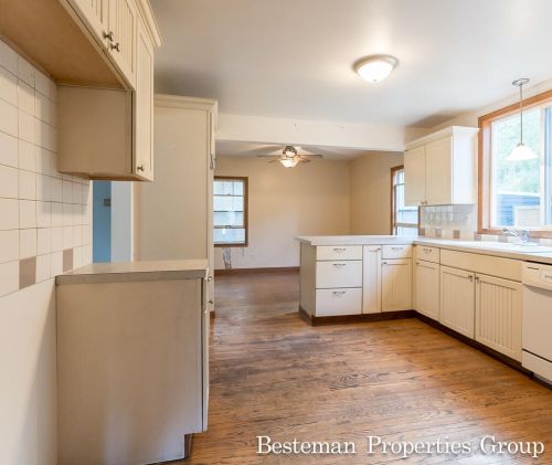 1121 Wilson Ct, Meskegon MI 49441-5150 exterior