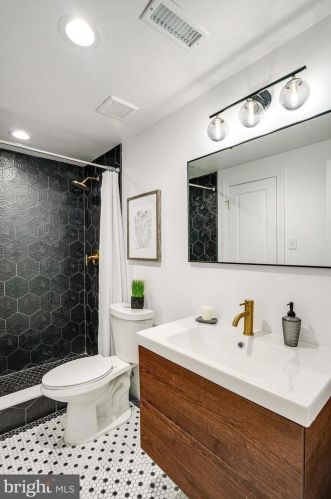 1727 16th St, Washington DC  20020-5661 exterior