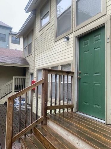 912 22nd 1/2 St, Austin, TX 78705-5071