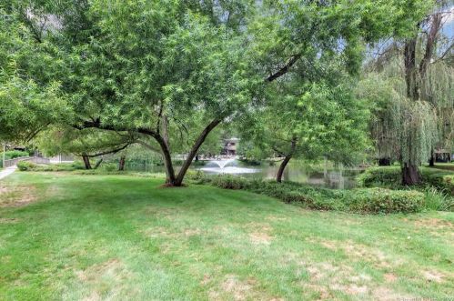 102 Ledgebrook Dr, Norwalk CT 06854-1015 exterior