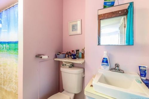 167 Caroline St, Derby CT 06418-1940 exterior