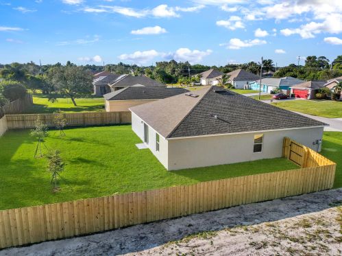 514 Whitmore Dr, Fort Pierce FL  34984-4560 exterior