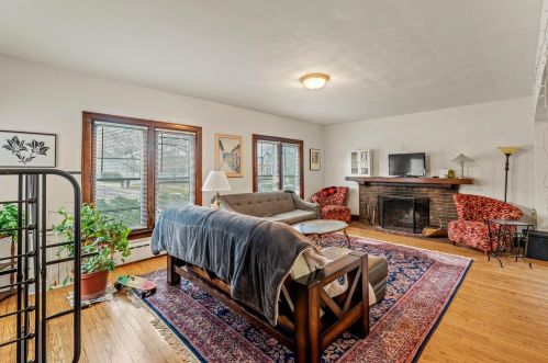 3222 Downer Ave, Milwaukee, WI 53211-3105