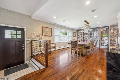 26 Richland Dr, Springfield NJ  07081-2509 exterior