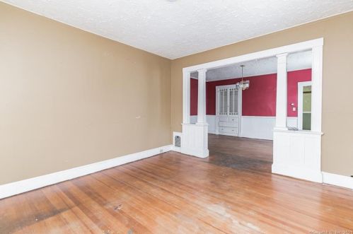 43 Elro St, Manchester CT 06040-4228 exterior