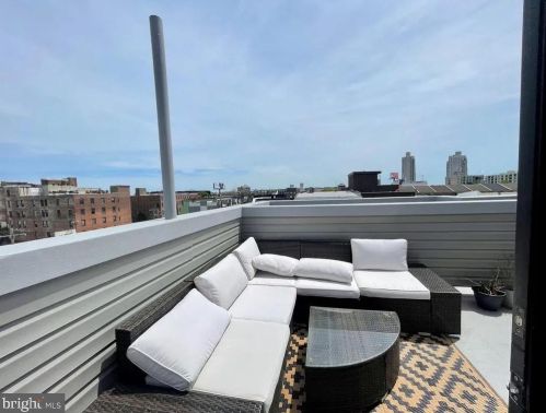 930 2nd St, Philadelphia PA 19133-3303 exterior