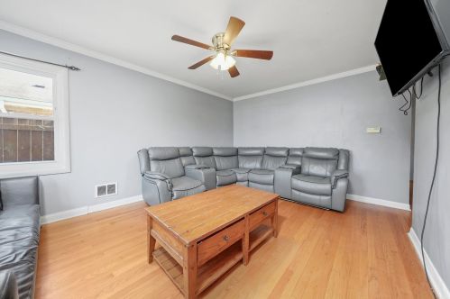 7826 Kenton Ave, Chicago IL  60652-1131 exterior