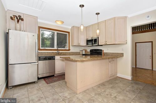 120 Piping Rock Dr, Silver Spring MD 20905-5863 exterior