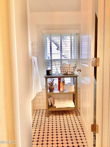 2055 Lakeshore Dr, Meskegon MI 49441-1643 exterior