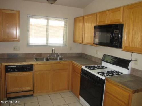 9477 Stonehaven Way, Tucson AZ  85747-9285 exterior