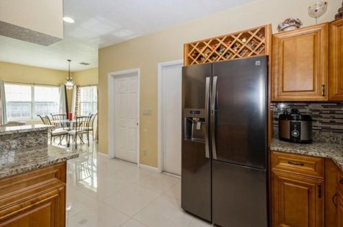 735 Curtis St, Fort Pierce FL 34983-1934 exterior