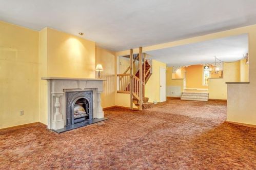 1809 Edwards Way, Pittsburgh, PA 15203-1806