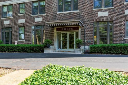 3438 Russell Blvd, Saint Louis MO 63104-1578 exterior