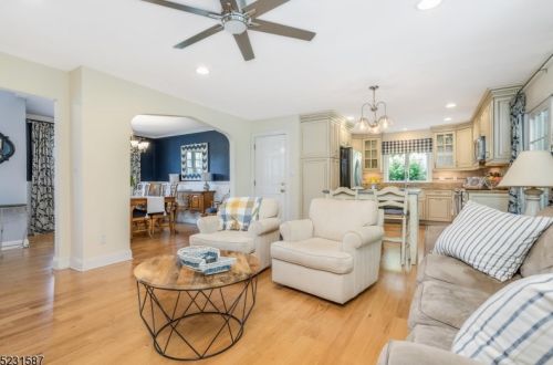 3 Hillside Dr, Clinton NJ 08809-1244 exterior