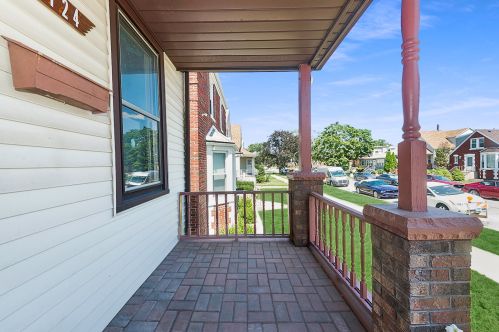 6124 Kildare Ave, Chicago IL  60646-5226 exterior